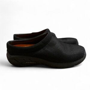 Merrell Encore Breeze 3 black mesh slip-on clogs.